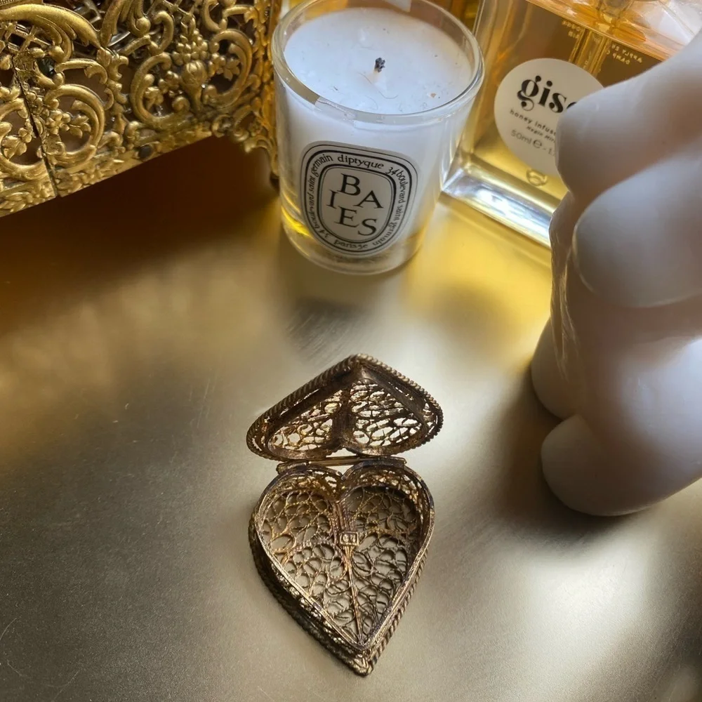 𝅺antique Signed CU Gold Gilt Filigree 1.5” mini heart proposal box